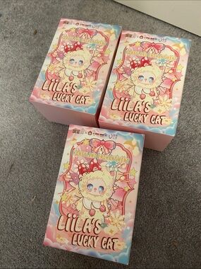 Lila's Lucky Cat Decorative Collectible Box - Pastel Pink & Blue
